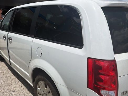 Used 2020 Dodge Grand Caravan SE FWD image 4