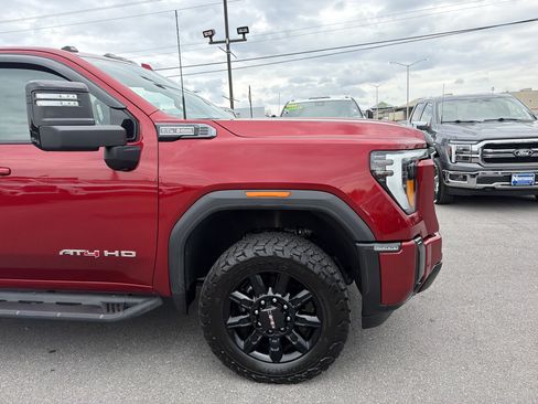 Used 2024 GMC Sierra 2500 AT4 w/ AT4 Preferred Package AWD/4WD image 4