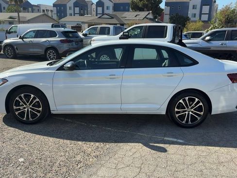 Used 2025 Volkswagen Jetta Sport FWD image 5
