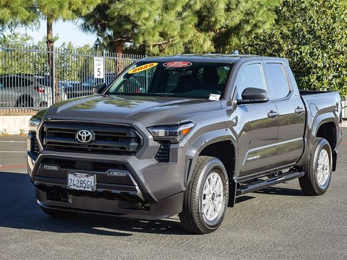 Certified 2025 Toyota Tacoma SR5 image 3