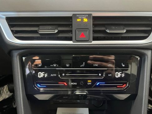 New 2025 Volkswagen Taos SE image 16