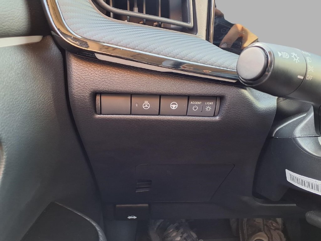 Used 2025 Nissan Kicks SR w/ SR Premium Package AWD/4WD image 17