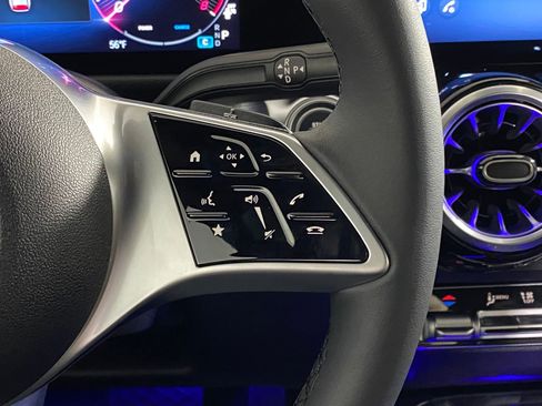 New 2025 Mercedes-Benz GLB 250 4MATIC image 28