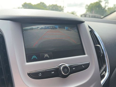 Used 2017 Chevrolet Cruze LS FWD image 24