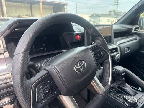 Used 2025 Toyota Tacoma 4x4 Double Cab image 10