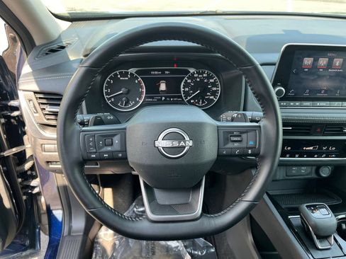 Used 2025 Nissan Rogue SV FWD image 31