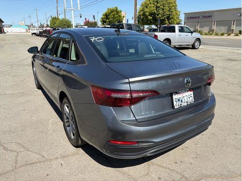 Used 2024 Volkswagen Jetta SE FWD image 17