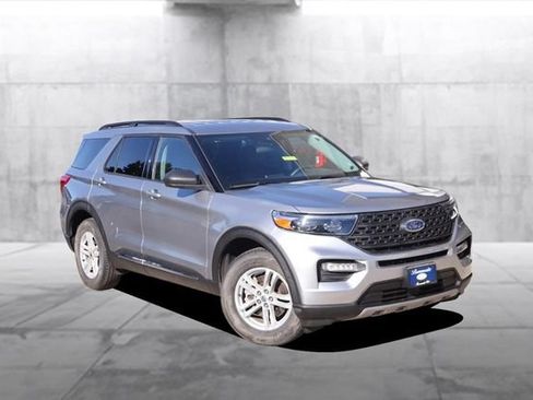 Used 2024 Ford Explorer XLT w/ Equipment Group 202A AWD/4WD image 2