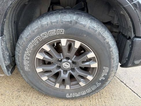 Used 2017 Nissan Titan PRO-4X w/ Pro-4x Convenience Package AWD/4WD image 19
