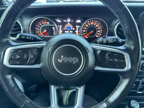 Used 2018 Jeep Wrangler Unlimited Sahara w/ LED Lighting Group AWD/4WD image 20