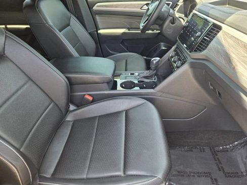 Used 2023 Volkswagen Atlas Cross Sport SE FWD image 13