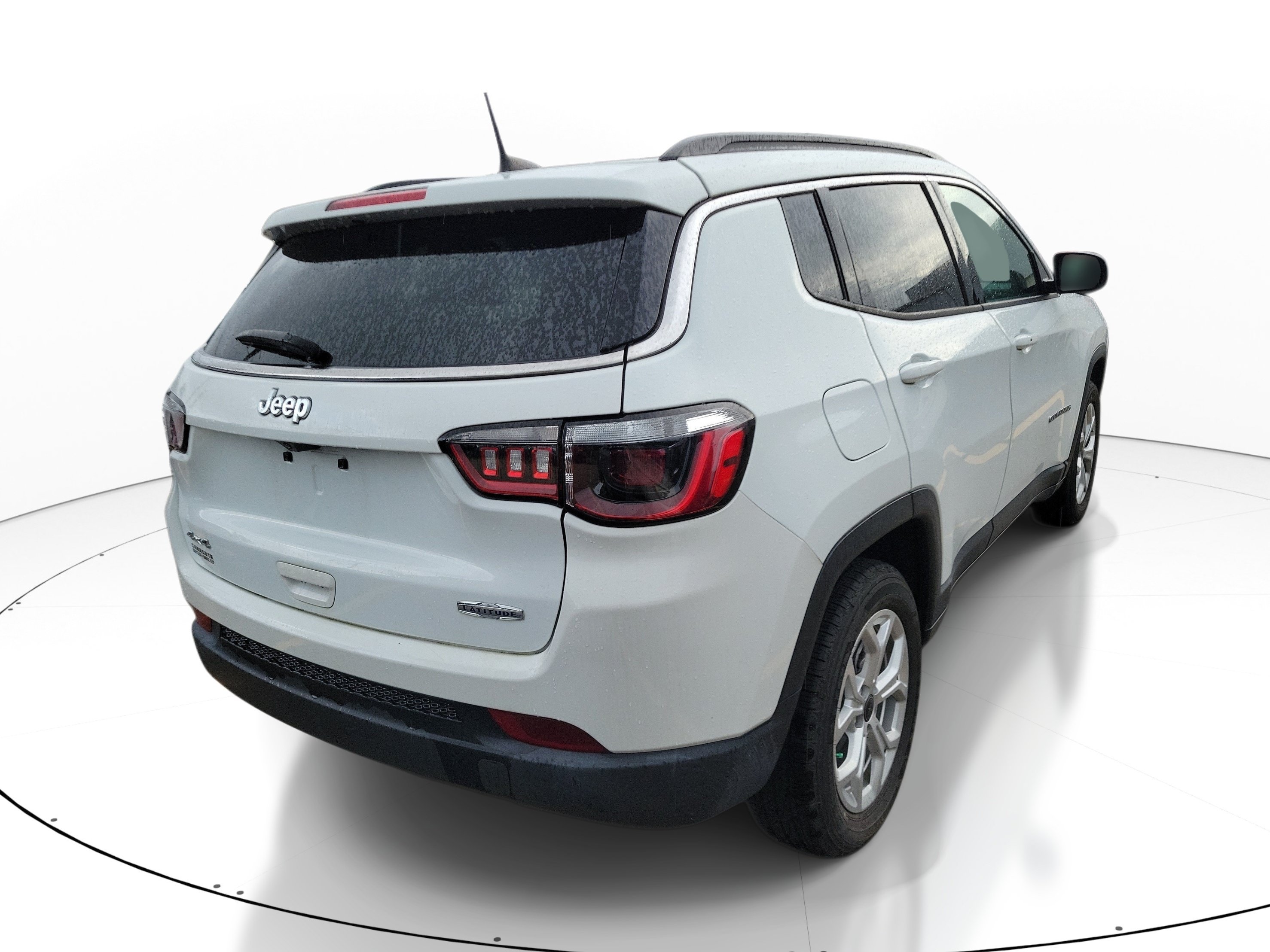 Used 2025 Jeep Compass Latitude AWD/4WD image 8