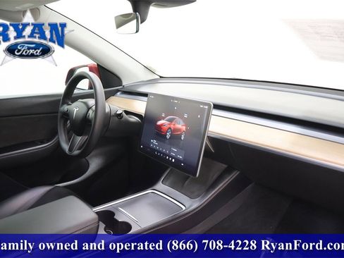 Used 2022 Tesla Model Y Long Range image 17