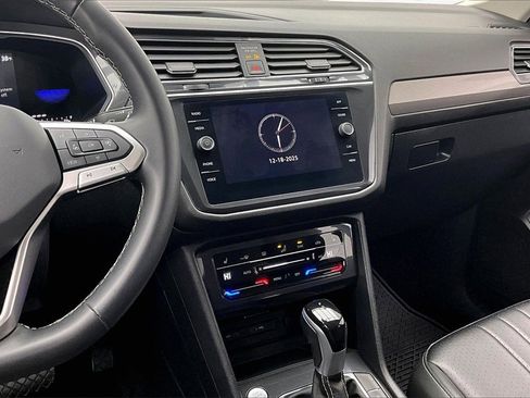 Used 2024 Volkswagen Tiguan SE image 6
