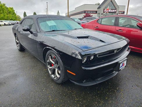 Used 2015 Dodge Challenger SXT image 1