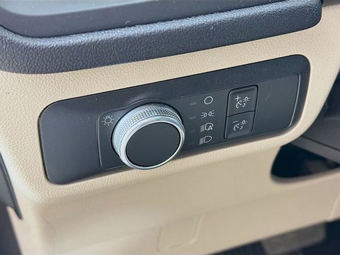 Used 2022 Ford Escape SE image 25