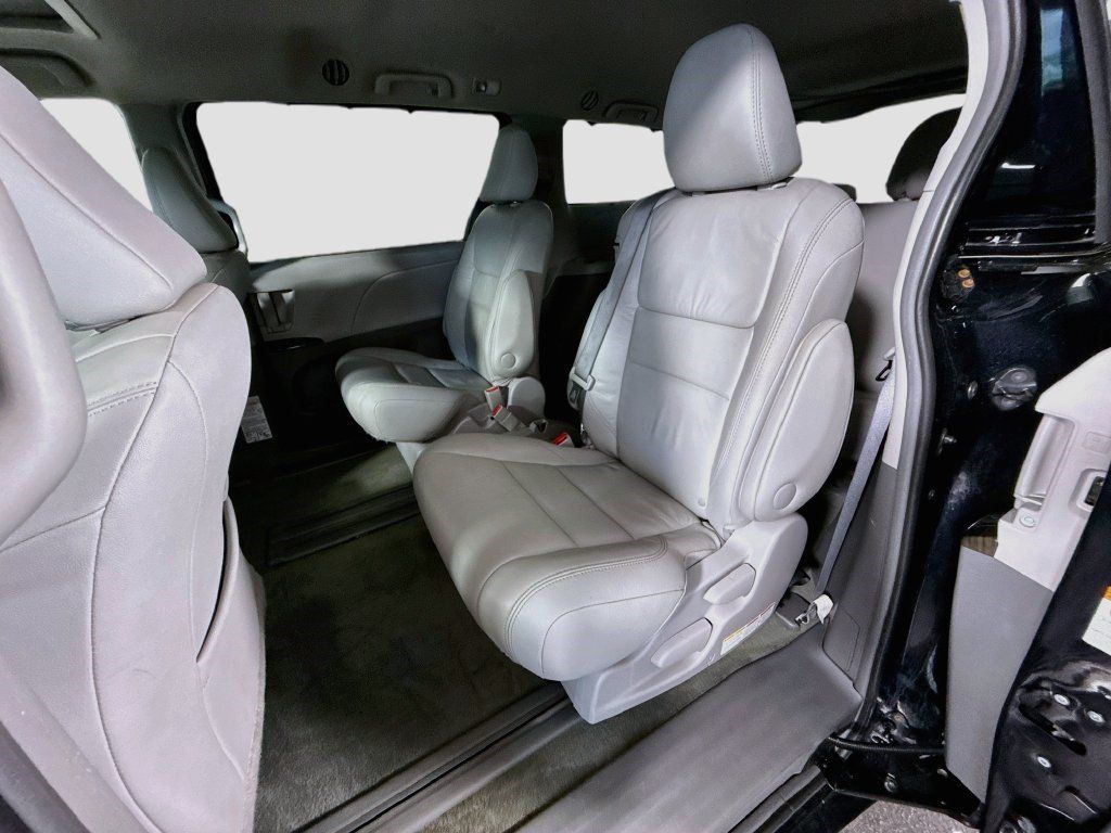 Used 2017 Toyota Sienna XLE w/ XLE Navigation Package FWD image 24