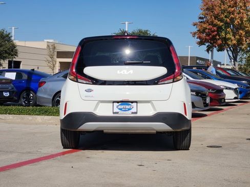 Certified 2025 Kia Soul S image 7