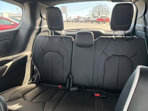New 2026 Chrysler Pacifica Limited image 14