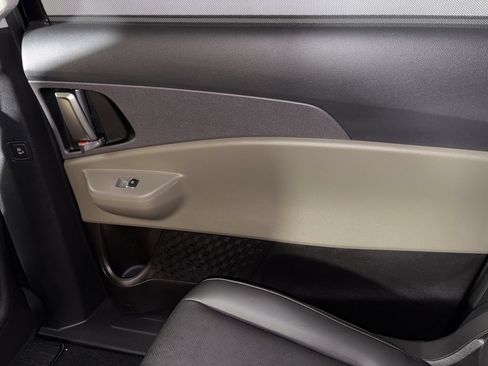 New 2026 Kia Carnival EX FWD image 39