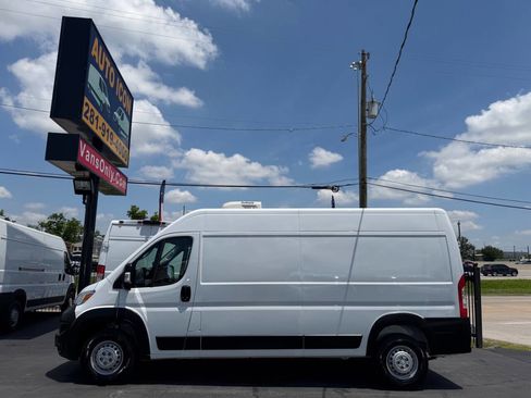 Used 2025 RAM ProMaster 2500 w/ Convenience Group FWD image 34