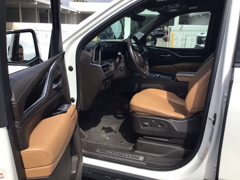 Used 2021 Cadillac Escalade ESV Sport w/ Driver Assist Tech Package AWD/4WD image 5