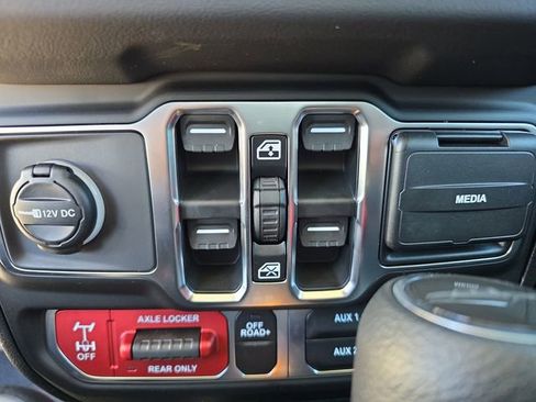 New 2026 Jeep Gladiator Mojave w/ Steel Bumper Group image 16