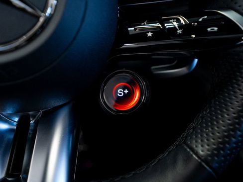 Used 2022 Mercedes-Benz SL 55 AMG 4MATIC image 34