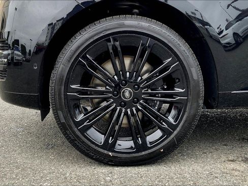 New 2025 Land Rover Range Rover SE image 13