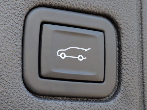 Certified 2024 GMC Terrain SLT image 18