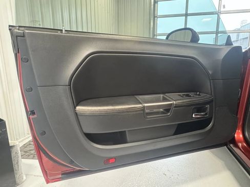 Used 2014 Dodge Challenger R/T RWD image 8