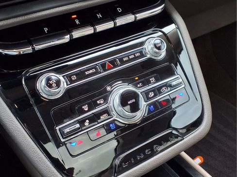 Used 2021 Lincoln Corsair Reserve FWD image 18