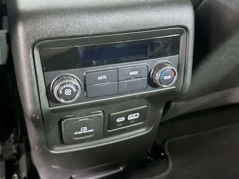 Used 2023 GMC Acadia SLE w/ Driver Convenience Package image 28