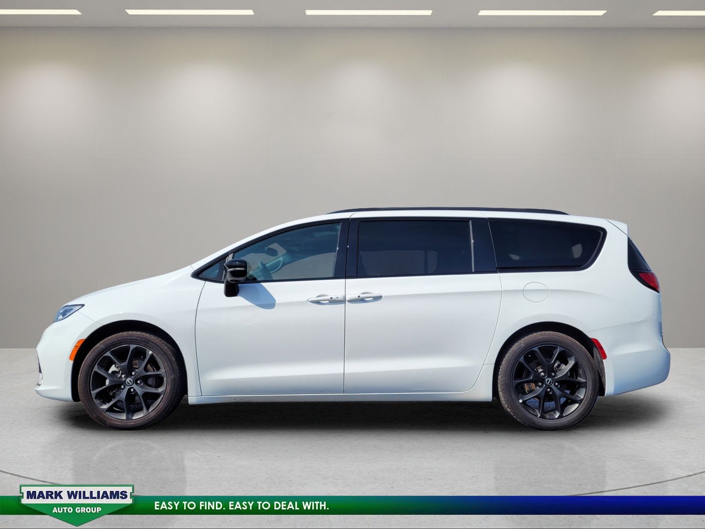 Used 2025 Chrysler Pacifica Limited FWD image 7