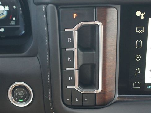 Used 2024 GMC Yukon Denali Ultimate AWD/4WD image 12