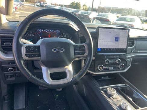 Used 2024 Ford Expedition XLT image 9