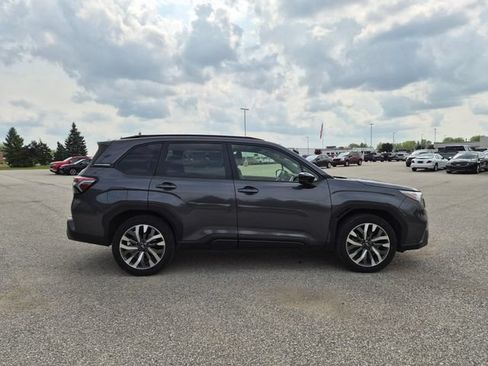 Used 2025 Subaru Forester Touring AWD/4WD image 5