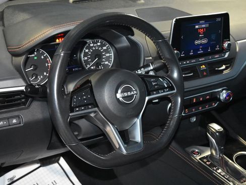 Used 2023 Nissan Altima 2.5 SR image 2