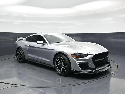 Used 2020 Ford Mustang Coupe RWD image 16