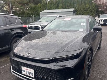 Used 2025 Toyota Crown Platinum w/ Carpet Mat Package (TMS)