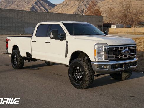 Used 2023 Ford F350 XLT image 2