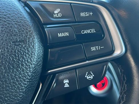 Used 2018 Honda Accord Touring image 30