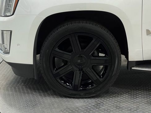 Used 2017 Cadillac Escalade ESV Luxury image 39