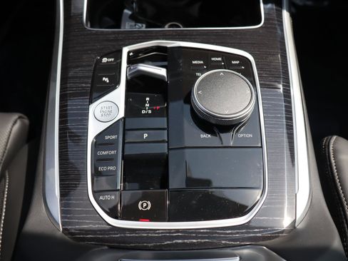 Used 2026 BMW X5 sDrive40i w/ M Sport Package image 21