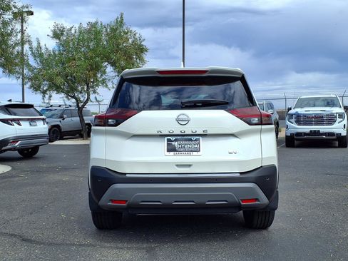 Used 2023 Nissan Rogue SV FWD image 5