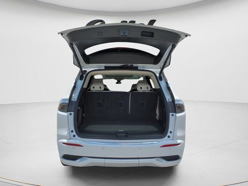 Used 2023 Buick Enclave Avenir w/ Avenir Technology Package FWD image 9