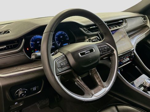 Used 2024 Jeep Grand Cherokee L Limited w/ Luxury Tech Group II image 18