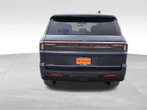Used 2025 Lincoln Navigator Reserve AWD/4WD image 6