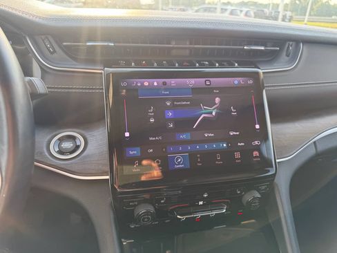 Used 2022 Jeep Grand Cherokee L Limited RWD image 10