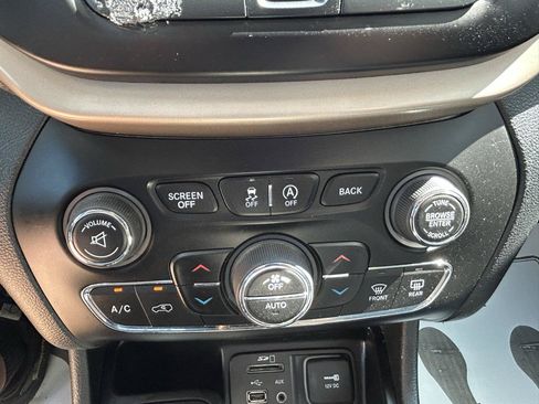 Used 2015 Jeep Cherokee Limited AWD/4WD image 24